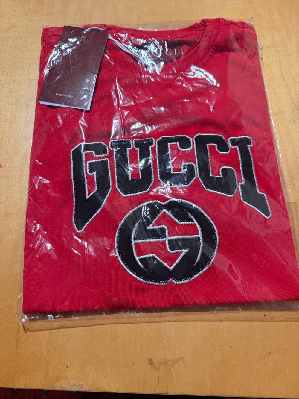 Gucci Red Logo Arch Graphic Short Sleeve Tee - Picture 6 of 6
